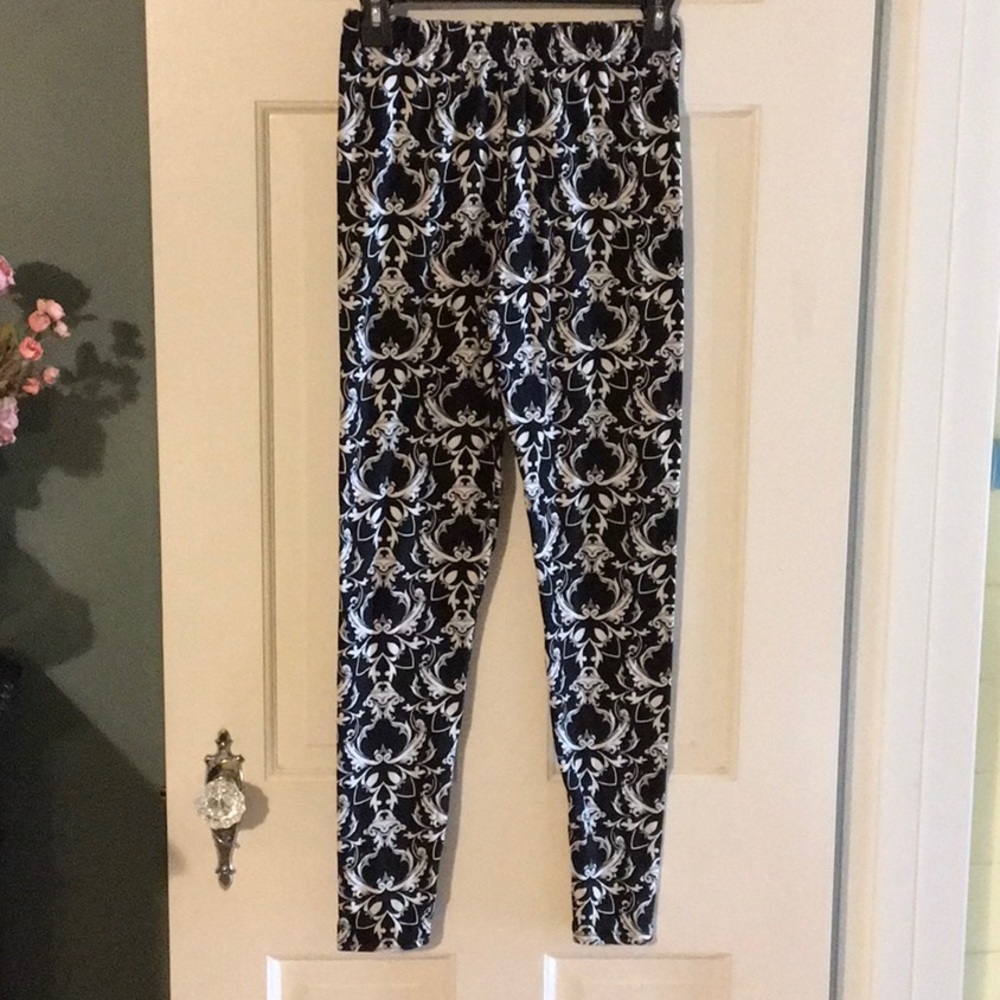 Hello Pink black and white leggings